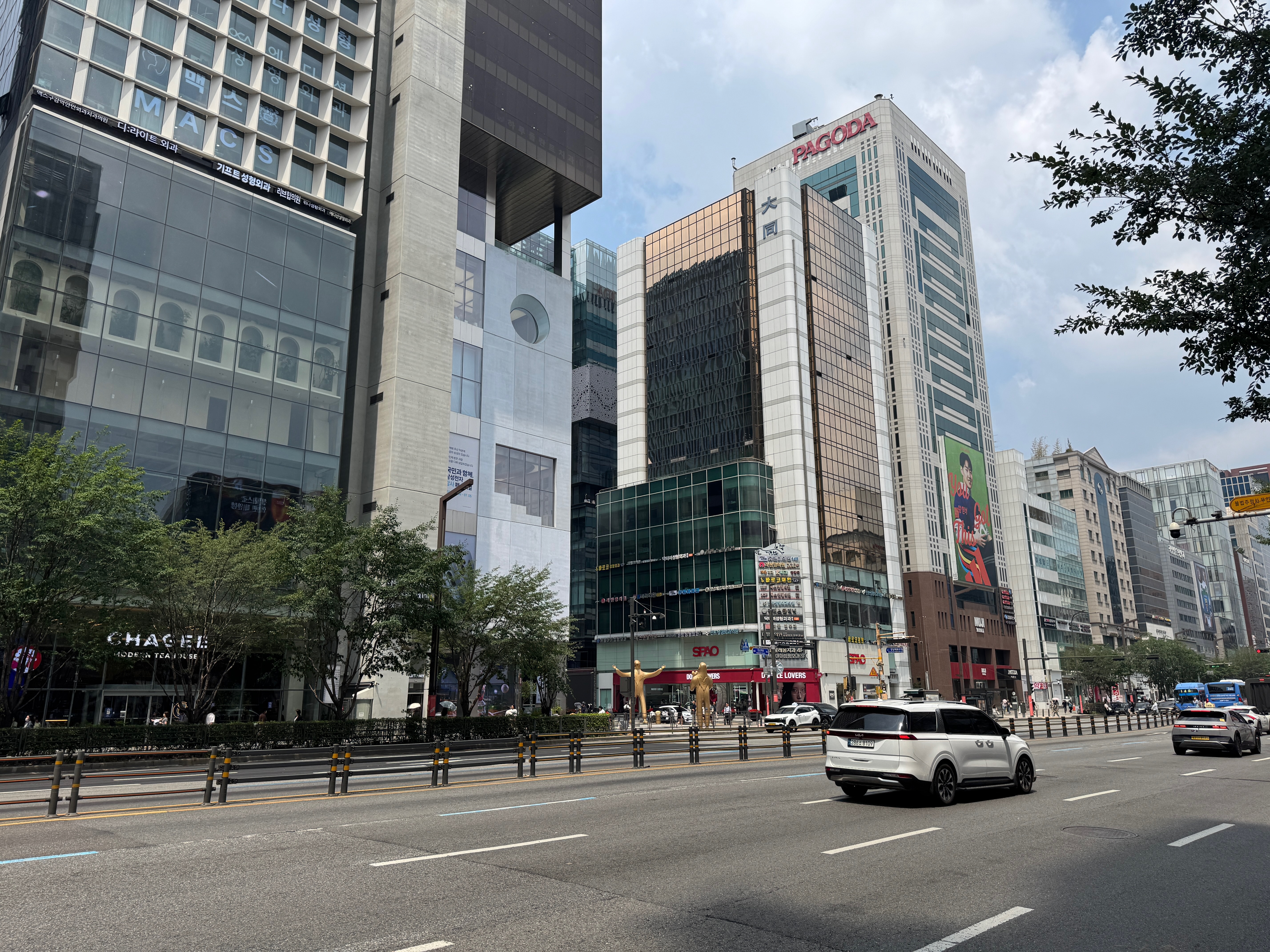 강남역 거리 — 8